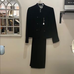 Tahari Arthur Levine 8p woman’s pants suit